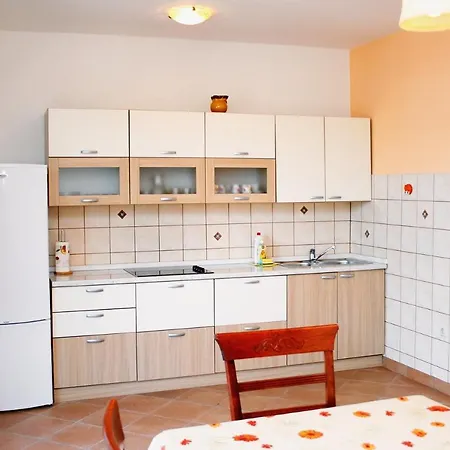 Mastrinka 1005a Apartment *